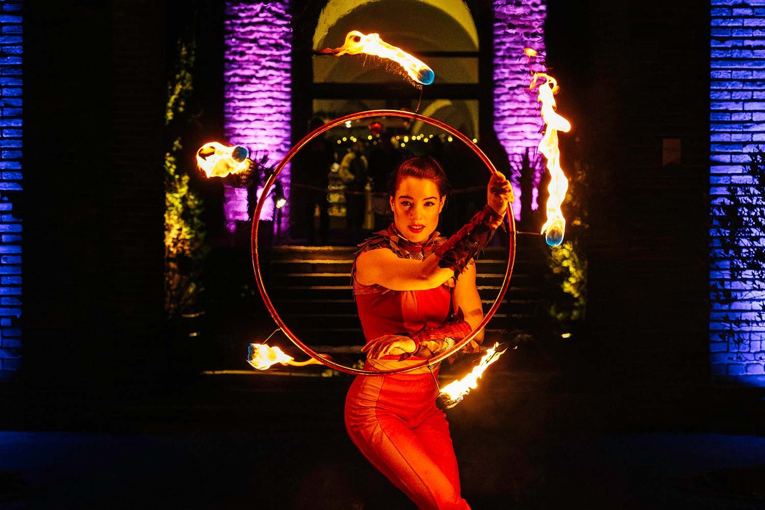 Zora-shows-vuurshows-solo-act-Inge-Evers- Lycopodium